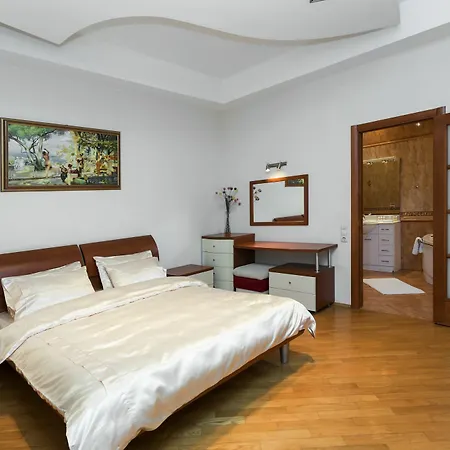 Daire Vip Apartment In Minsk *